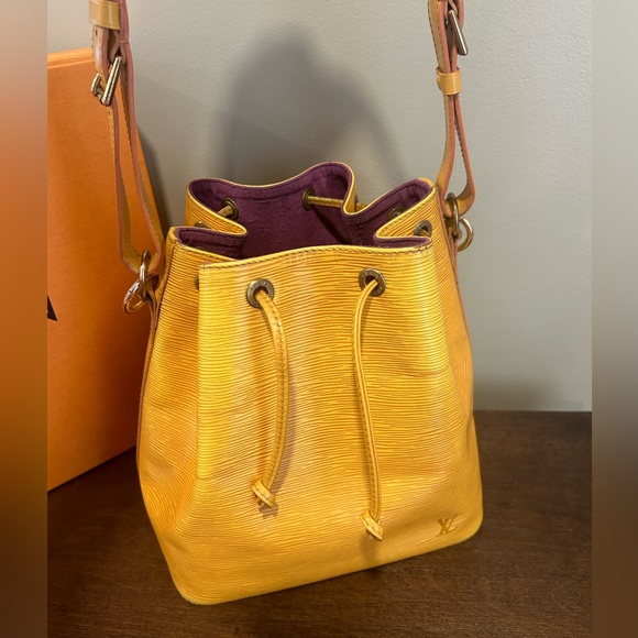 Louis Vuitton Vintage Yellow Epi Leather Noe GM Drawstring Bucket Shoulder Bag - Picture 12 of 14